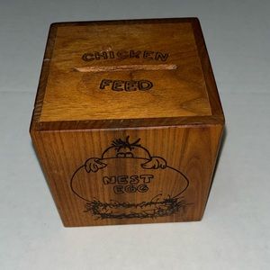 Vintage Toystalgia, Inc 1977 Chicken Feed Wooden Cube‎ Bank